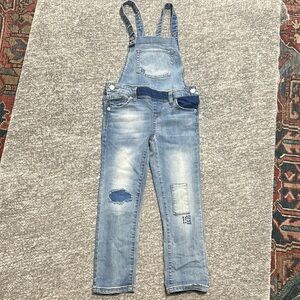 Girls denim overalls with patch details EUC size 4/5